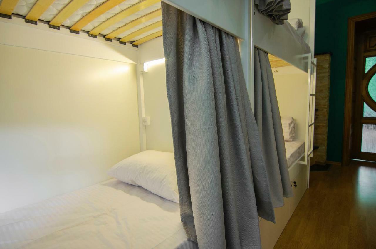 Friends Hostel Lviv Rustaveli Str Екстериор снимка