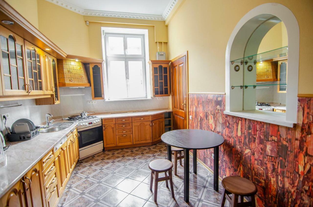 Friends Hostel Lviv Rustaveli Str Екстериор снимка