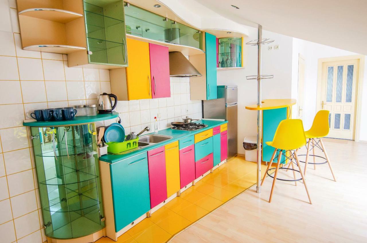 Friends Hostel Lviv Rustaveli Str Екстериор снимка