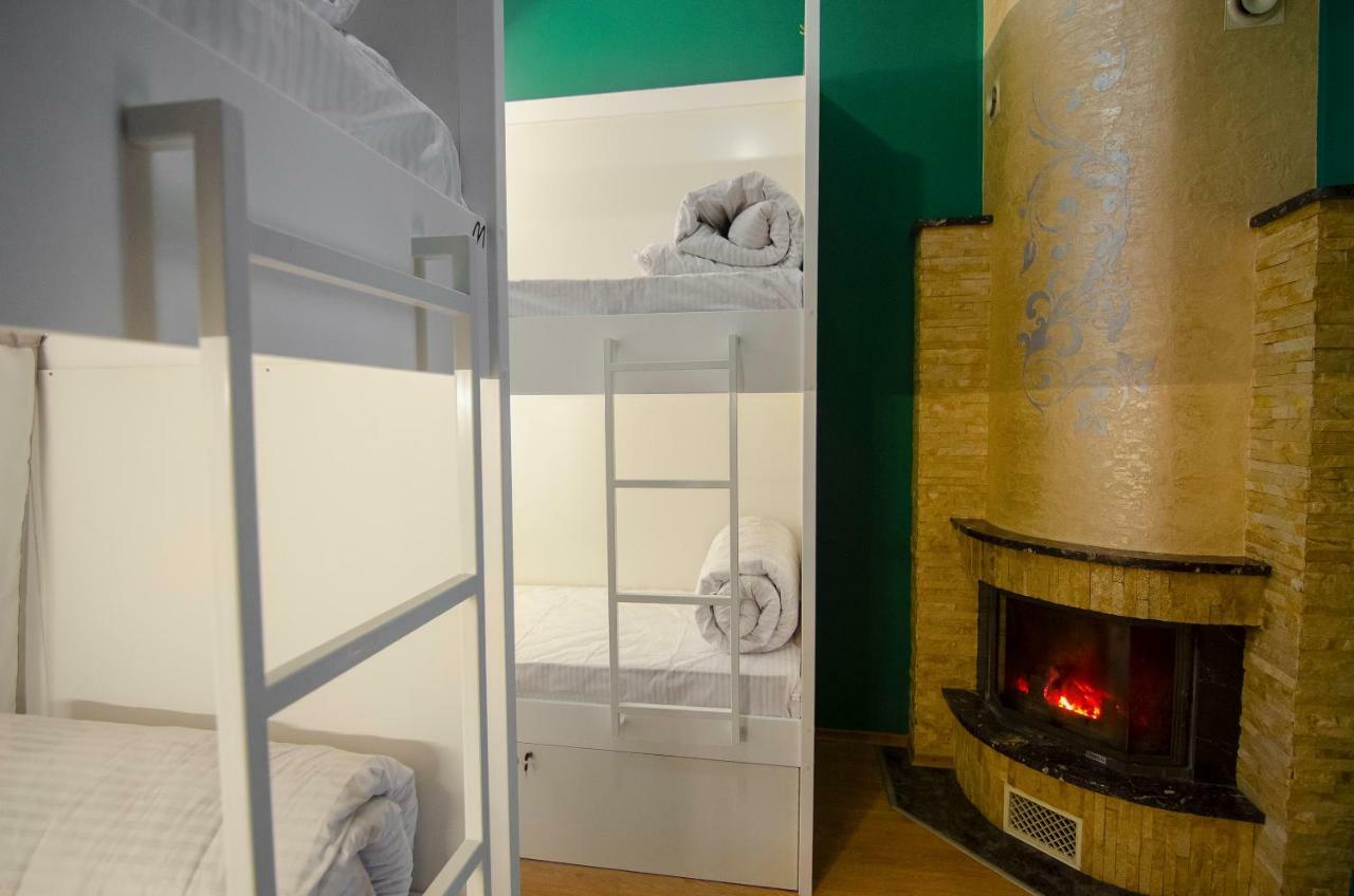 Friends Hostel Lviv Rustaveli Str Екстериор снимка